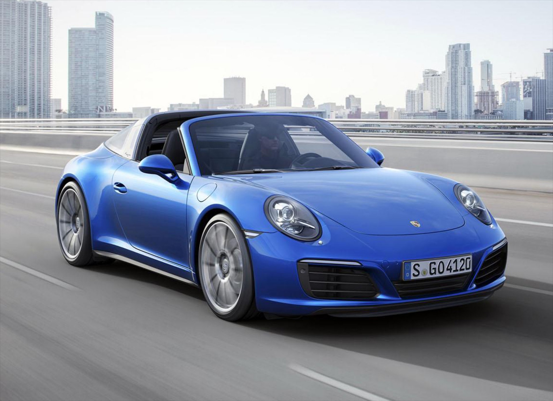Αποκάλυψη της νέας Porsche 911 Carrera 4 (+VIDEO)