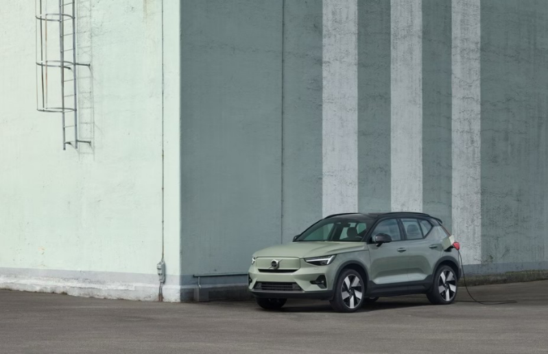 XC40 RECHARGE PURE ELECTRIC AWD 408hp Plus