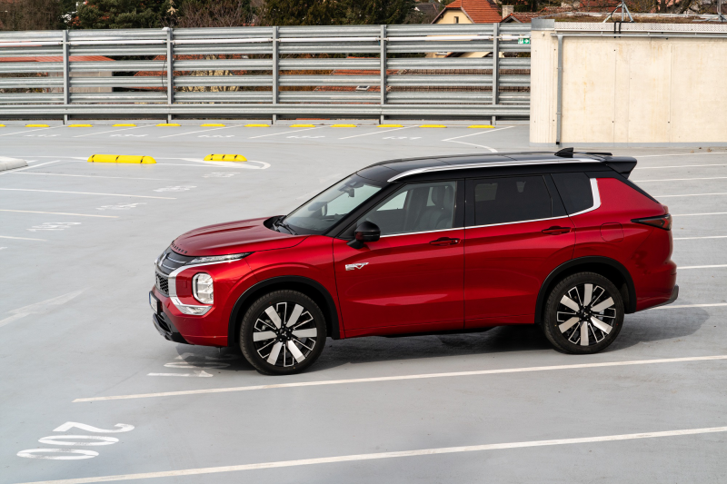 OUTLANDER 2.4 PHEV 4WD Intense Plus