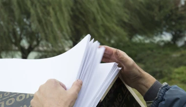 Range Rover διασχίζει… χάρτινη γέφυρα! (VIDEO)