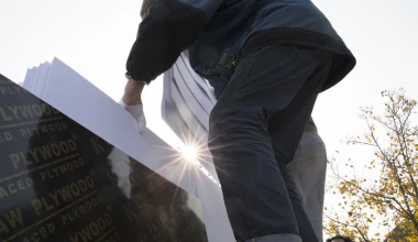 Range Rover διασχίζει… χάρτινη γέφυρα! (VIDEO)