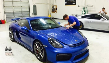 Γιατί πουλάει την Porsche Cayman GT4;