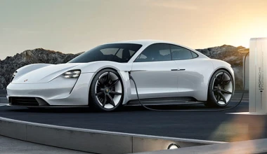 Στην παραγωγή η σπορ ηλεκτρική Porsche (+video)