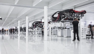 Διπλοβάρδιες δουλεύουν στη McLaren 