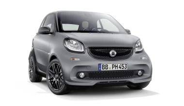 «Ξεσκεπάστηκε» το νέο Smart ForTwo cabrio Brabus