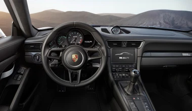 Τιμή στα «όπλα» από την Porsche 911 R (video)