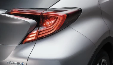 Υβριδικό και τούρμπο το μικρό Toyota C-HR