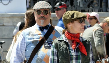 Η MINI στο Tweed Run στο νησί των Σπετσών