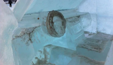 Ένα Land Cruiser από πάγο παρακαλώ