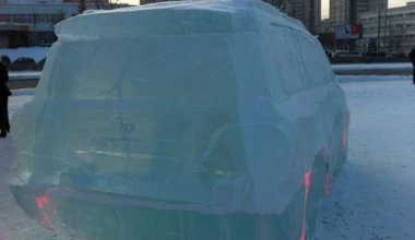 Ένα Land Cruiser από πάγο παρακαλώ