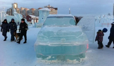 Ένα Land Cruiser από πάγο παρακαλώ