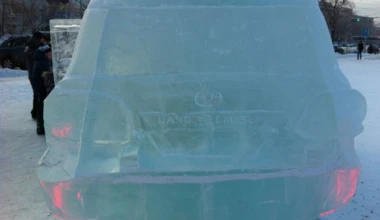 Ένα Land Cruiser από πάγο παρακαλώ