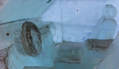 Ένα Land Cruiser από πάγο παρακαλώ