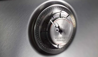 Ο κύριος επιθυμεί σαμπάνια;