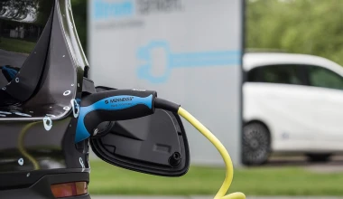 Η Mercedes-Benz GLC F-CELL μπαίνει στην πρίζα