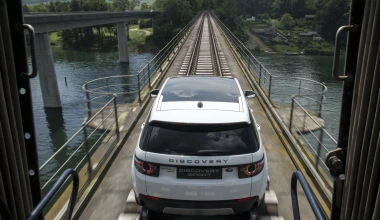 Σέρνει τρένο… το Land Rover (video)