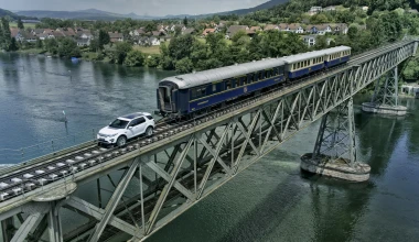 Σέρνει τρένο… το Land Rover (video)