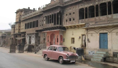 Hindustan Ambassador: Λόγω παλαιότητας
