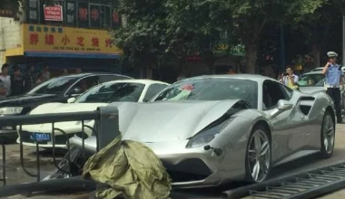 Μια Ferrari 488 GTB τρακάρει άλλη… 488 GTB