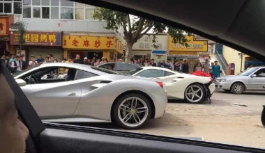 Μια Ferrari 488 GTB τρακάρει άλλη… 488 GTB