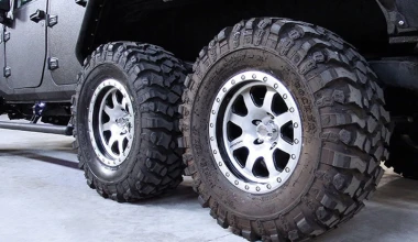 Κινέζοι έκαναν το Jeep Wrangler 6x6