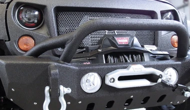 Κινέζοι έκαναν το Jeep Wrangler 6x6