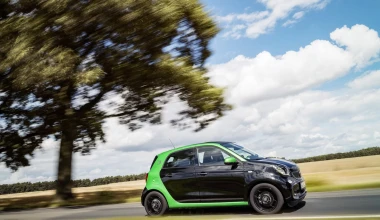 Πρεμιέρα στο Παρίσι τα ηλεκτρικά Smart