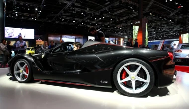 Η LaFerrari Aperta χωρίς οροφή στο Παρίσι