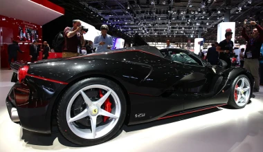 Η LaFerrari Aperta χωρίς οροφή στο Παρίσι