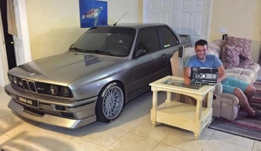 Με μια BMW M3 E30 μέσα στο σπίτι