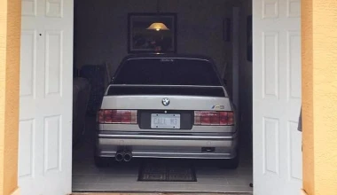 Με μια BMW M3 E30 μέσα στο σπίτι