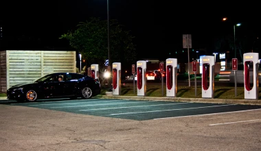 Τέλος στο δωρεάν ρεύμα από την Tesla