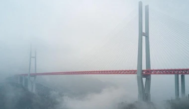 Άνοιξε η υψηλότερη γέφυρα στον κόσμο (vid)