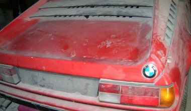 BMW M1 κάτω από… σκουπίδια