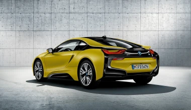 Το BMW i8 σε εντυπωσιακό κίτρινο και μαύρο