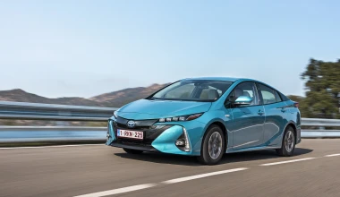 Το Prius που φορτίζει στην πρίζα και καίει 1 lt/100 km