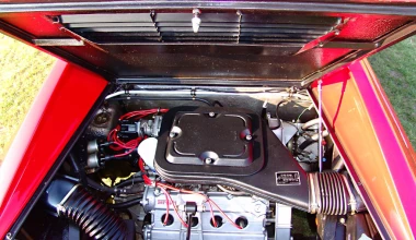 Ferrari Dino 246 GT vs. Ferrari Dino 308GT4: Άκρα αντίθετα