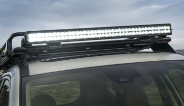 Ένα άγριο Nissan X-Trail με ερπύστριες