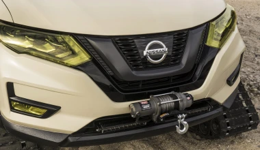 Ένα άγριο Nissan X-Trail με ερπύστριες