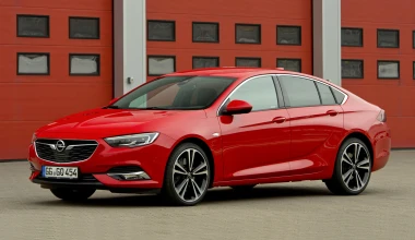 Οι καλλονές της Opel παρελαύνουν