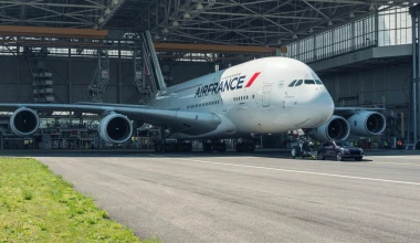 Porsche Cayenne ρυμουλκεί Airbus 285 τόνων (video)