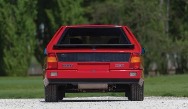 2 θρυλικά μοντέλα σε πλειστηριασμό