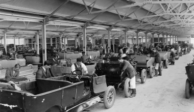 MINI: 100 χρόνια παραγωγής στην Οξφόρδη 