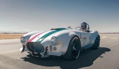 Θα πήγαινες με 324 km/h με μια ρέπλικα Cobra;