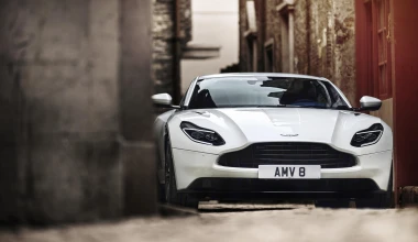 Η Aston Martin DB11 και με V8 (vid)