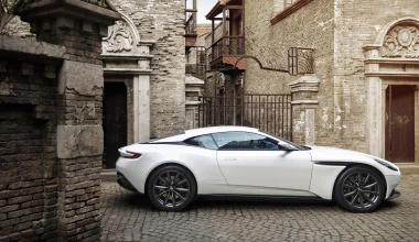 Η Aston Martin DB11 και με V8 (vid)