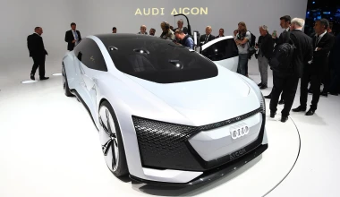 Τo... Audi R8 του μέλλοντος δεν θα έχει τιμόνι (vid)