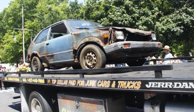 Έκανε κηδεία στο αυτοκίνητό του (Video)