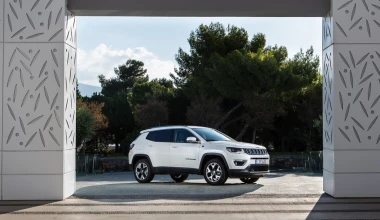 Όλα τα φώτα πάνω στο νέο Jeep Compass