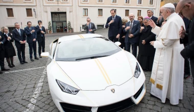 Πουλήθηκε η Lamborghini του... Πάπα
